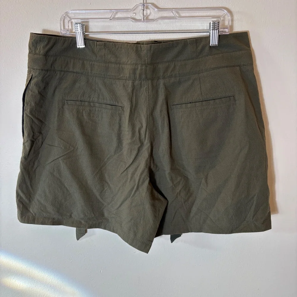 Rag & Bone Camille Seersucker Olive Green Button Front‎ Shorts Size 8